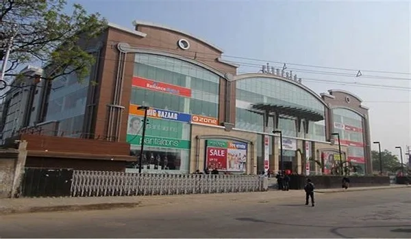 Malls Near Vaishnavi Vana